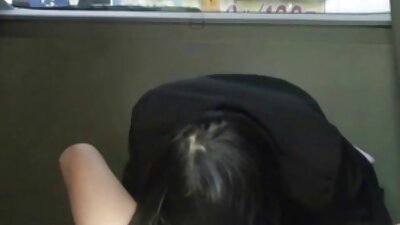 Una ragazza piuttosto carina prende un ronzio xxx porche mature dallo sperma nella sua figa.