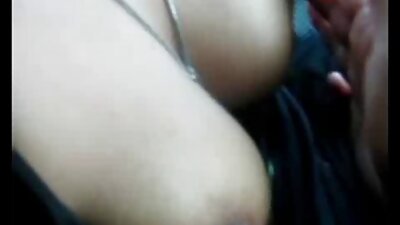 La donna giapponese si è tagliata le mutandine e si è accarezzata la figa vecchie nonne porche pelosa con un vibratore.