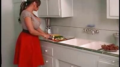 Una ragazza russa magra si è spogliata a mature porche italiane lungo per mostrare la sua figa.