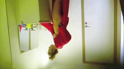 Le migliori video mature porche amiche lesbiche si divertono sul divano.