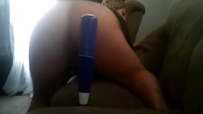 Chick gioca video porche mature con tubo e cerchi all'aria aperta.