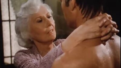 Frigida mora nonne mature porche russa ottiene l'orgasmo anale in hardcore.