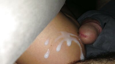 Una ragazza lecca la fica della sua amica mentre un uomo la scopa video porche mature italiane in un buco anale.