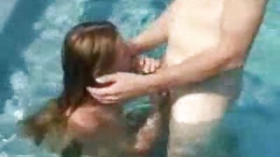 Tori geme e si bagna tra le video mature porche gambe mentre si masturba la figa.