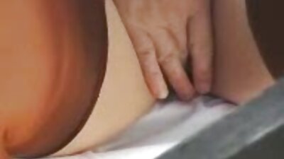 Domino video gratis mature porche sexy in lattice cavalcano un uomo e si masturbano il cazzo.