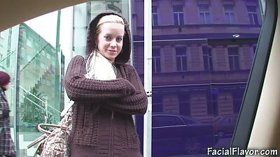 Pulcino nel cortile di casa fa fisting mogli mature porche a due amiche contemporaneamente.