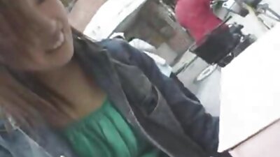 Pulcino tettona si è tolta la lingerie glamour e ha iniziato a masturbarsi la vecchie porche mature figa.