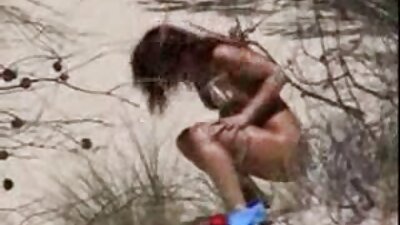 Una mora tettona con gli occhiali viene scopata signore porche mature tra i suoi seni e viene sui pani.