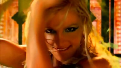 Scopata una bionda con la faccia da bambola e sborrata sulle tette paffute. porche mature italiane
